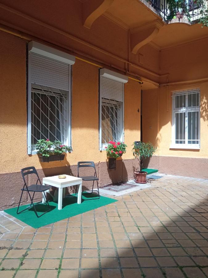 Free Parking Garage! Downtown Apartment Close To New York Cafe Budapest Exterior photo