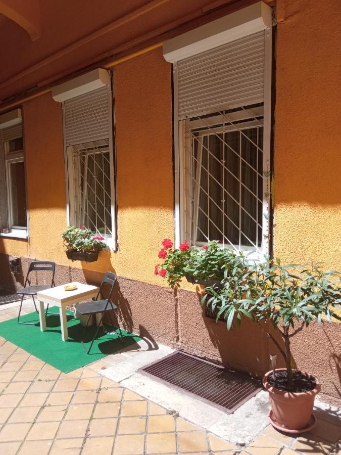 Free Parking Garage! Downtown Apartment Close To New York Cafe Budapest Exterior photo